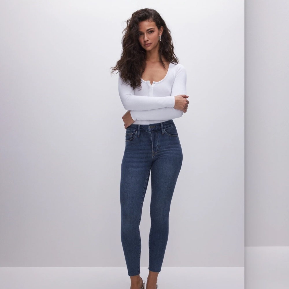 NWT Good American Good Legs Cropped Blue Jeans Raw Hem in Size 00/ 24